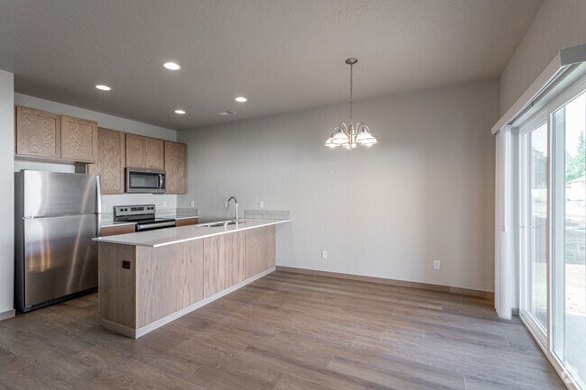 3BR, 2BA - 1,437 SF