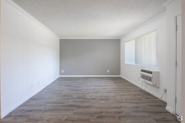 2BR, 2BA - 888SF - Living Room