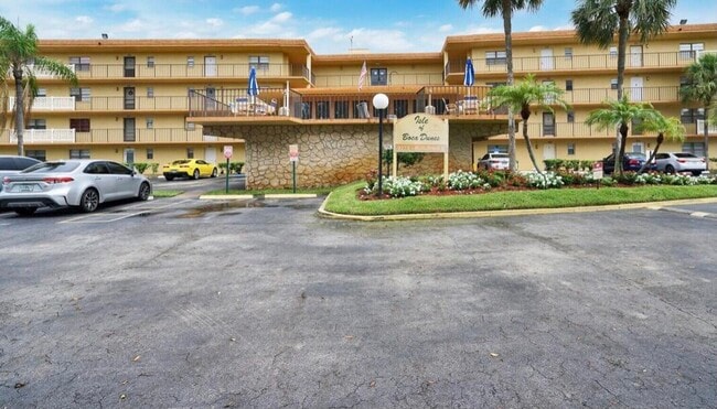 Building Photo - 9273 SW 8th St Unit 209