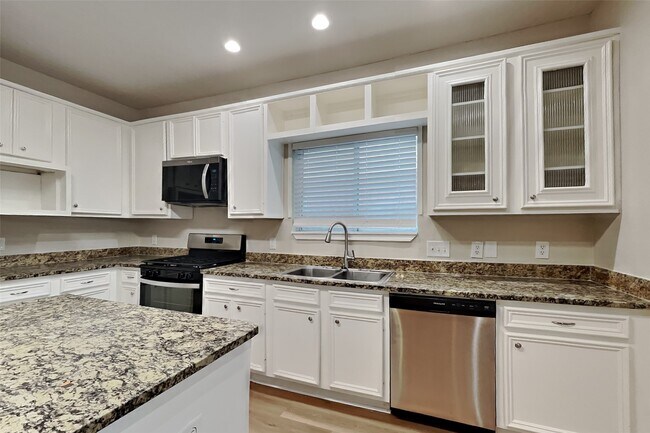 Photo - 26871 Castlecliff Ln
