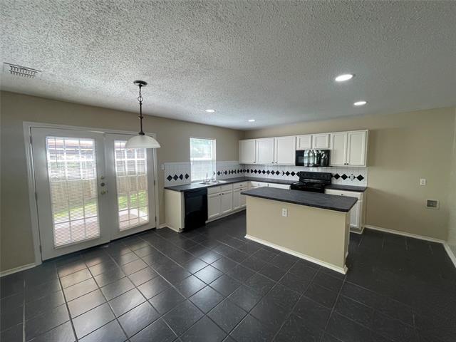 Photo - 640 Gibson St