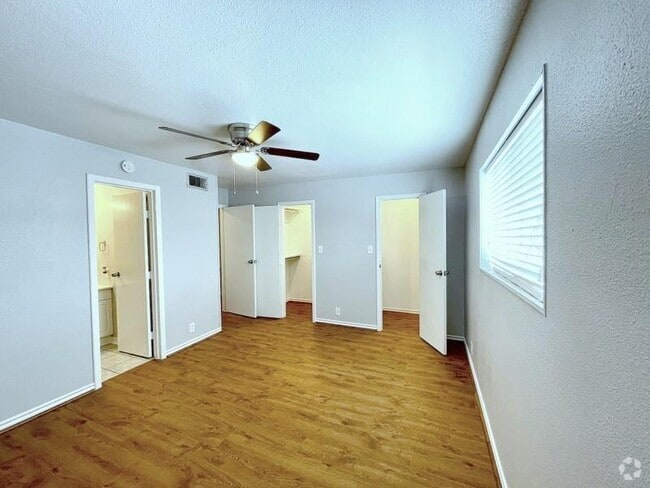Building Photo - 11002 Hammerly Blvd Unit 202 Rental