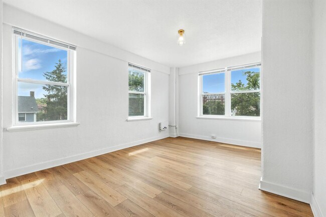 Photo - 26 E 14th St Unidad 506