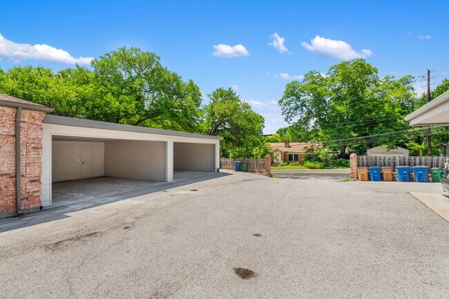 Photo - TARRY TOWN DUPLEX - 3BD/2BA - AWESOME REMODEL - W/D - GAS COOKING - BIG PATIO - $3400