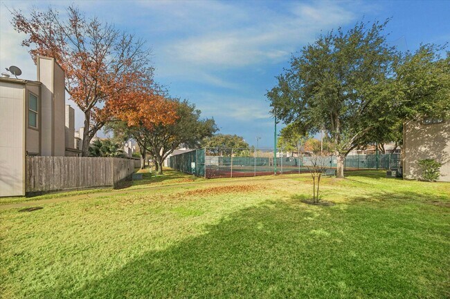 Photo - 880 Tully St Unit 13