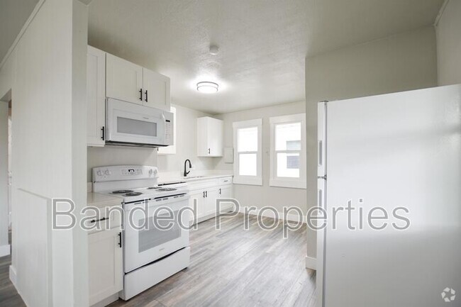 Building Photo - 263 Maple St Rental