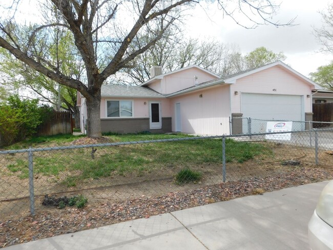 Building Photo - Tri-Level in Clifton Rental