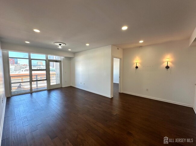 Photo - 20 Livingston Ave Unidad 703 Rental