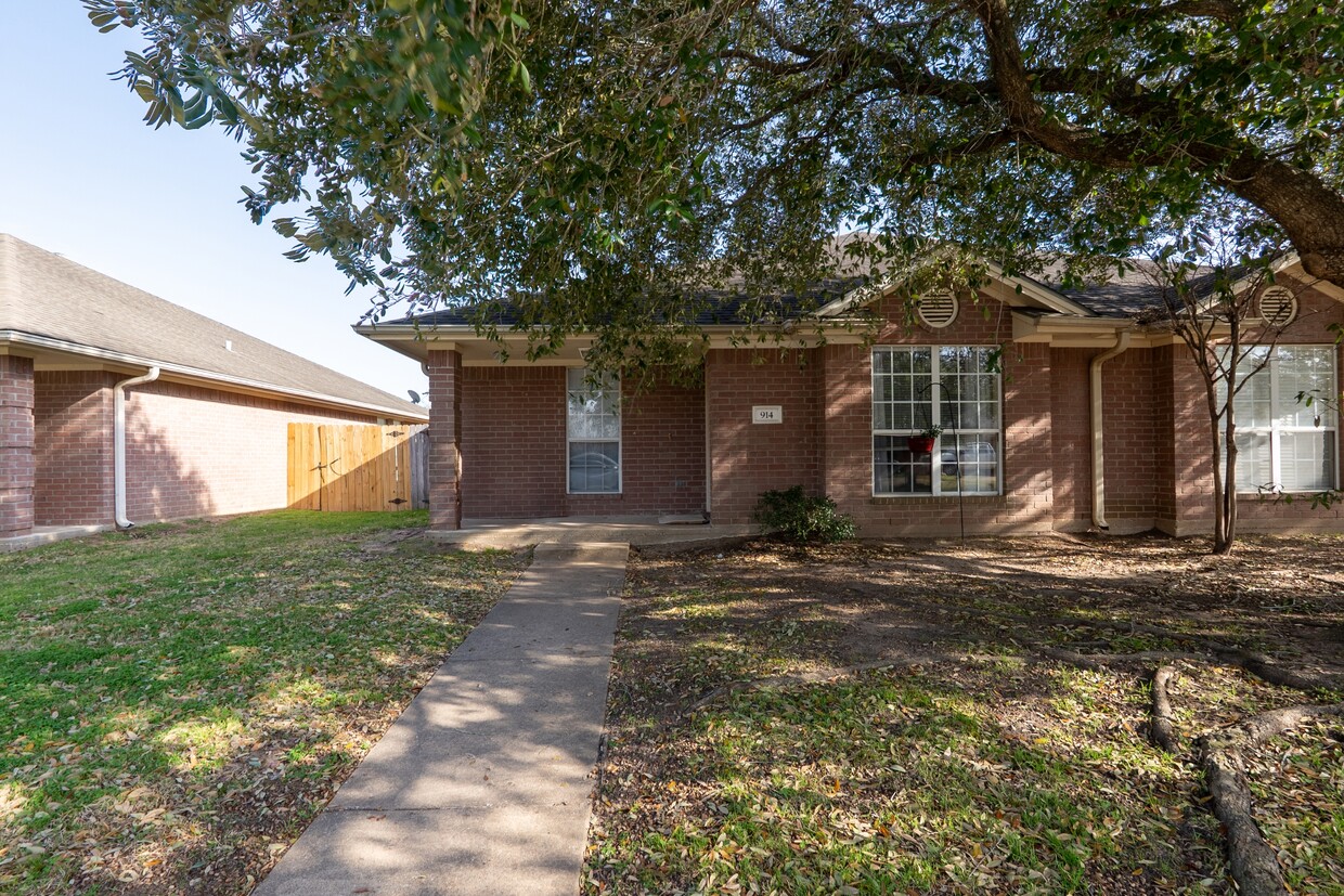 Photo - 914 Willow Pond St (College Station, TX)