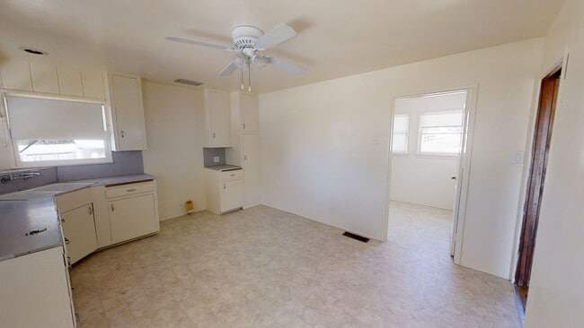 Photo - Looking for space, look no further!