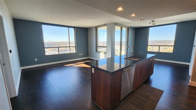 Building Photo - 300 Bowie St Unit 1305 Rental