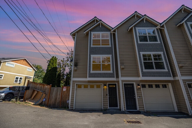 Building Photo - 4848 Railroad Ave NE Rental