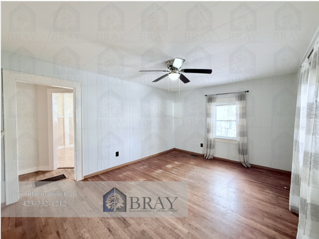 Photo - 911 Hopson St