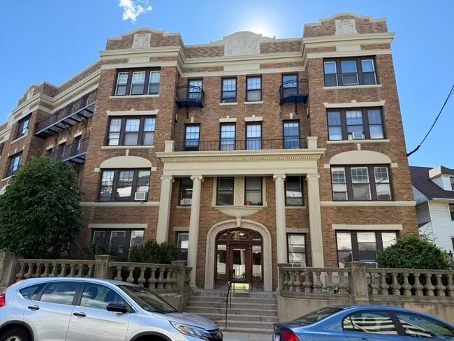 Building Photo - 32 Sidlaw Rd Unit 6