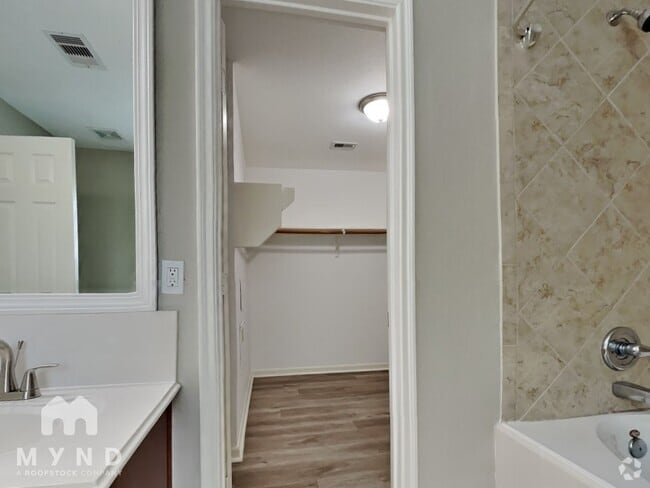 Building Photo - 7102 Cypress Pr Dr Rental