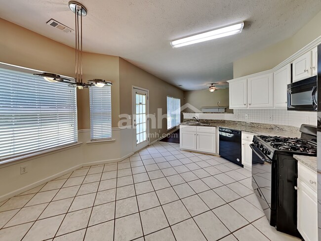 Photo - 140 Windy Cir