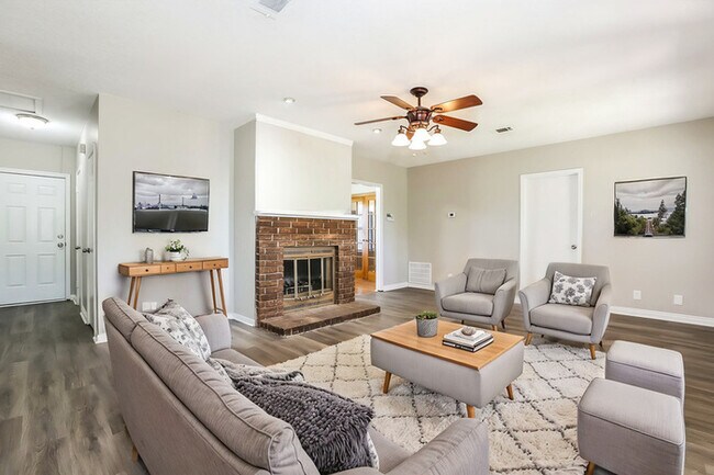 Photo - 3006 Hilldale Rd