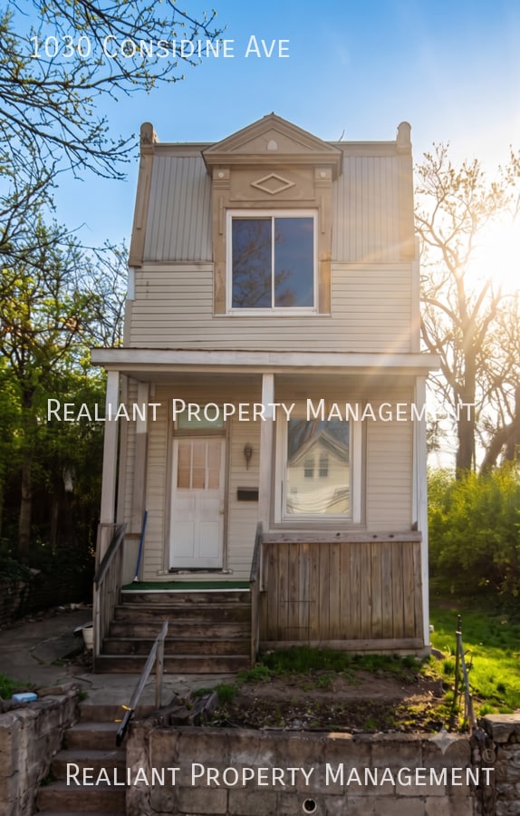 Building Photo - 1030 Considine Ave