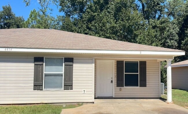 Photo - 30 1/2 Street- 4414 Unidad B