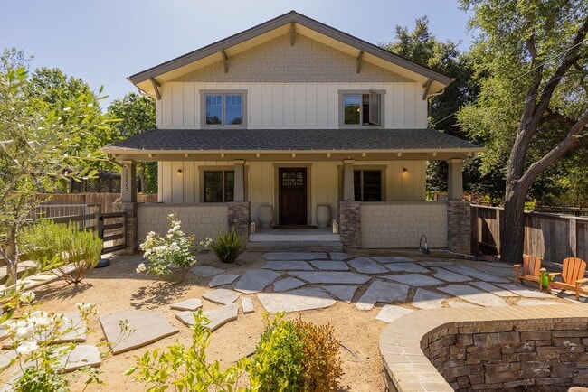 Building Photo - Private Creek Rd Paradise