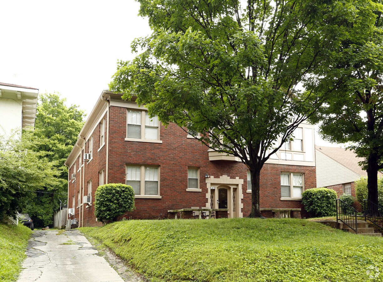 Photo - 142 Clark Pl Apartments
