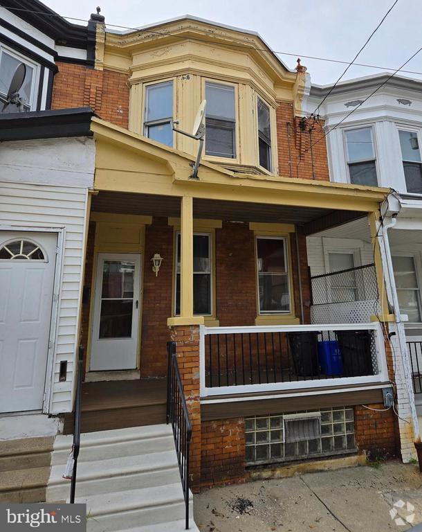 Building Photo - 819 E Locust Ave Rental