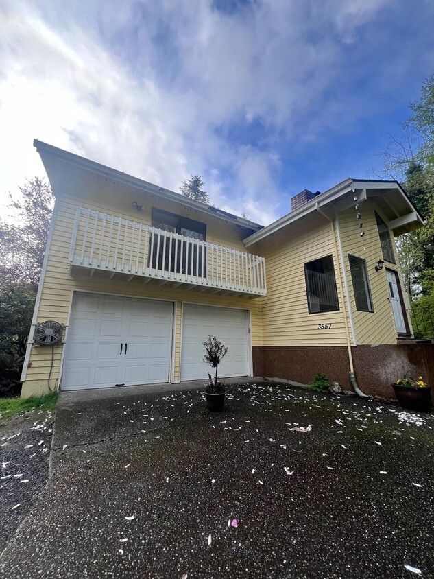 Poulsbo home for rent with a big yard - Poulsbo home for rent with a big yard