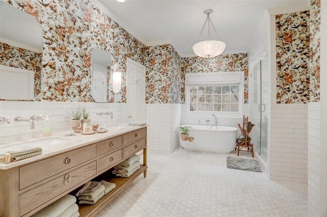 Photo - 2703 Mid Ln