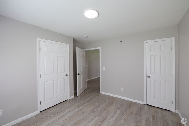 3 BR, 2 BA - 965SF