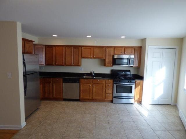 Building Photo - 7019 W Medill Ave Unit 1W Rental