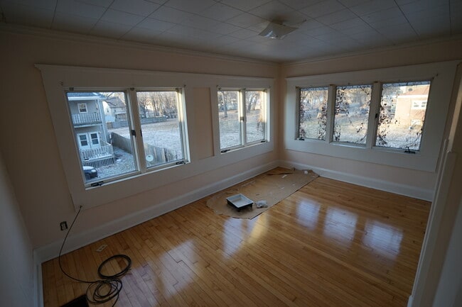 3 season room - 624 N Court St