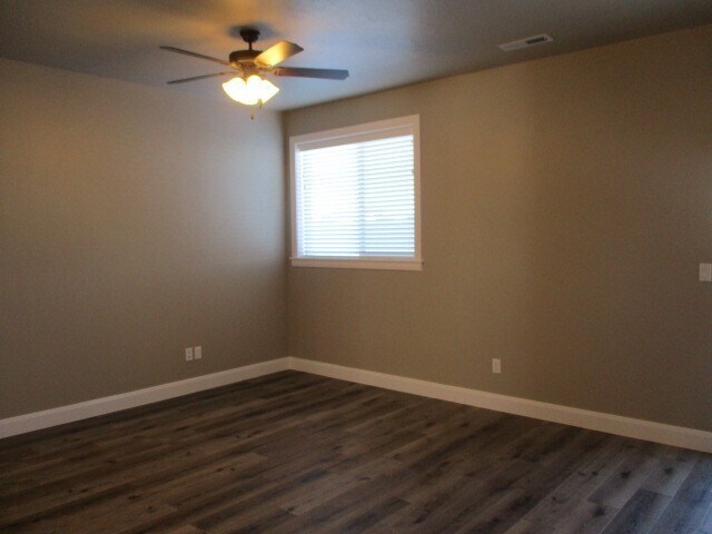 Photo - **Move-In Discount** 3 Bed 2.5 Bath -Newer...