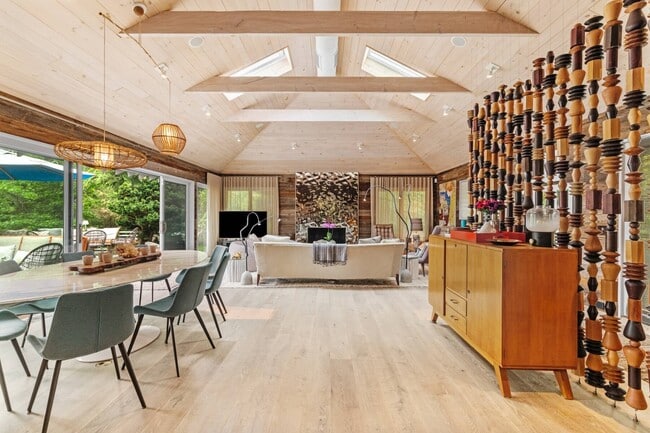 Photo - 446 Further Ln