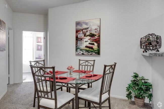 2BR, 2BA - 1,090SF