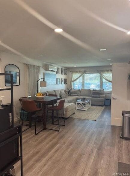 Building Photo - 442 E Broadway Unit 2 Rental