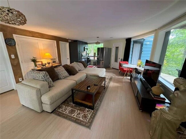 Photo - 532 Embry Ln NE