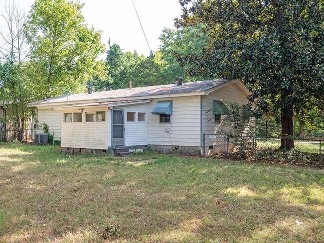 200 Laurel St