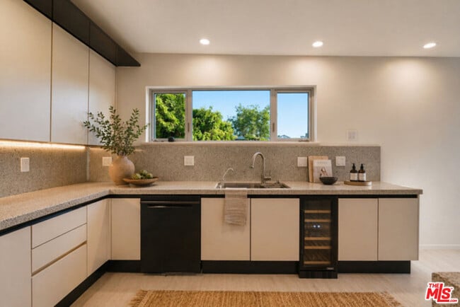 Photo - 1591 Lindacrest Dr