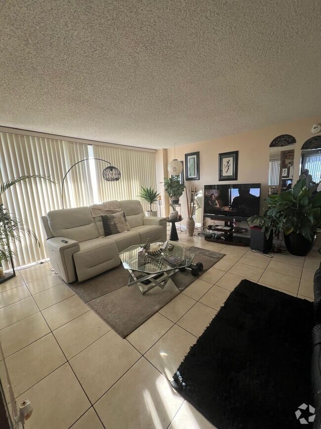 Building Photo - 4516 Unit 4516 Rental