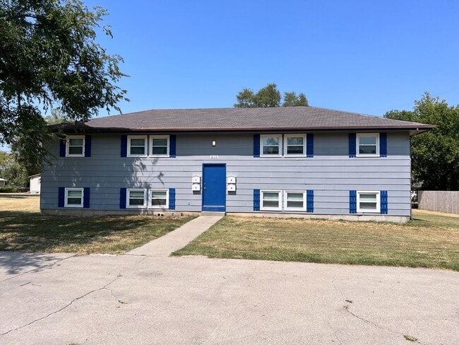 Building Photo - Great Size, Affordable Apartment!