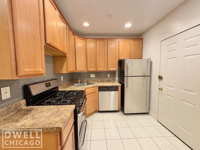 Photo - 3300 N Lakewood Ave Unidad 1