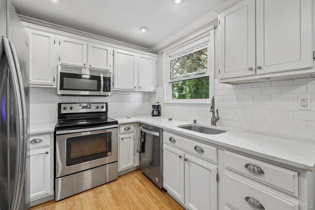 433 Sierra Vista Ln