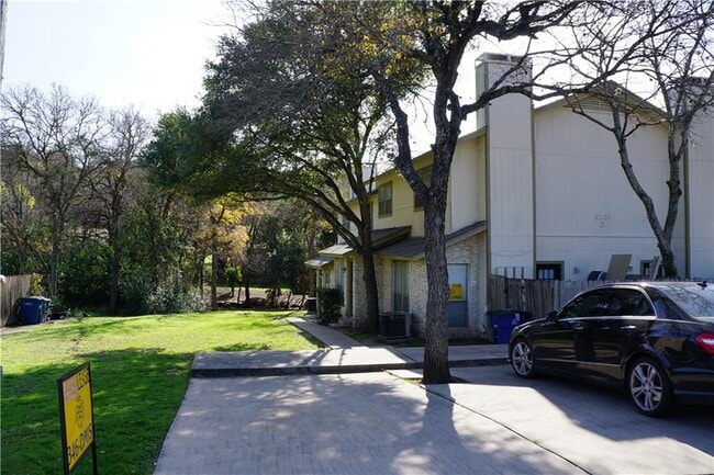 Building Photo - 9100 Mountain Ridge Dr Rental
