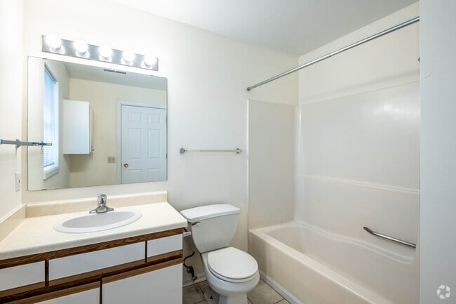 1BR, 1BA - 700SF