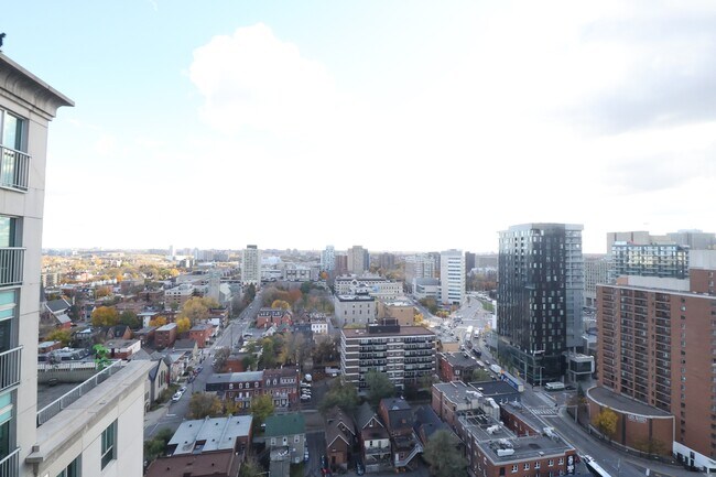 Photo - 242 Rideau St