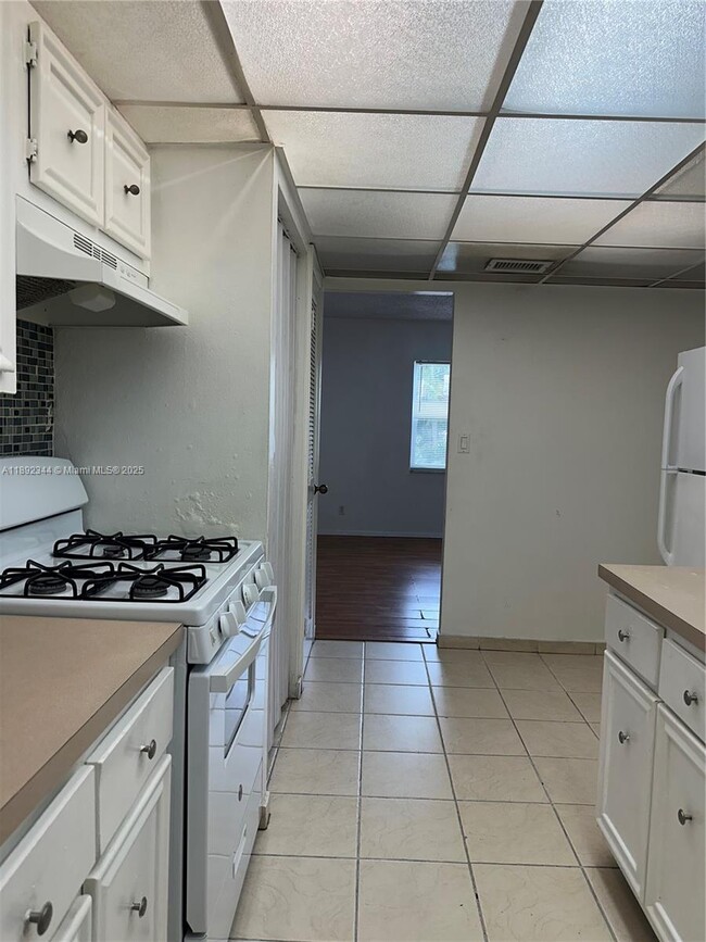 Photo - 18101 NW 68th Ave Unidad B201