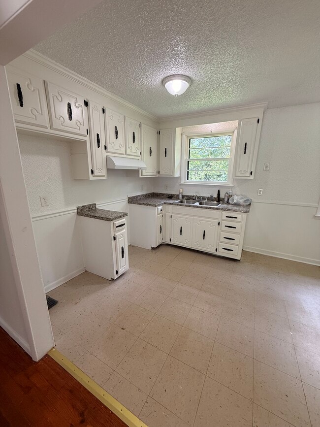 Photo - 3412 Olsen Ln