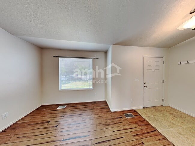 Photo - 261 Walton Dr