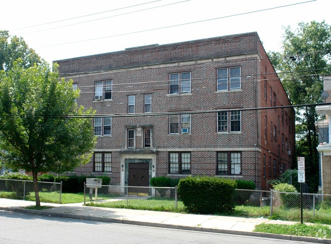 Berkeley Square And Parkside Apartments For Rent Trenton Nj Forrent Com Berkeley Square And Parkside Apartments For Rent Trenton Nj Forrent Com