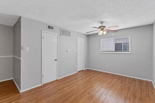 Photo - 4105 Speedway Unit 202